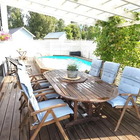 Yksityinen Kellarikerros Omalla Sisaeaenkaeynnillae, Pietarsaari *