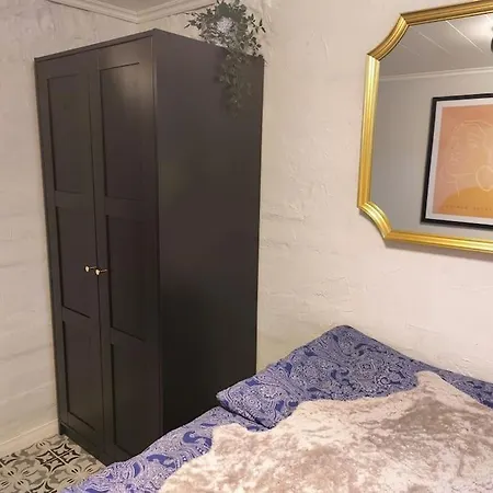 Apartament Yksityinen Kellarikerros Omalla Sisaeaenkaeynnillae, Pietarsaari Jakobstad