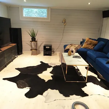 Yksityinen Kellarikerros Omalla Sisaeaenkaeynnillae, Pietarsaari * Jakobstad