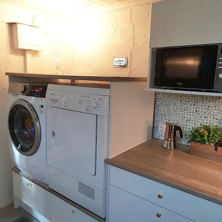 Yksityinen Kellarikerros Omalla Sisaeaenkaeynnillae, Pietarsaari * Jakobstad