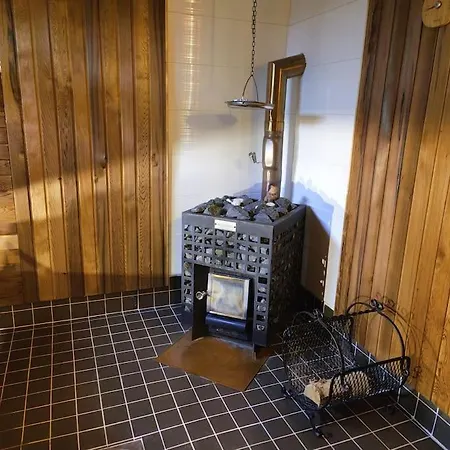 Yksityinen Kellarikerros Omalla Sisaeaenkaeynnillae, Pietarsaari Apartament *