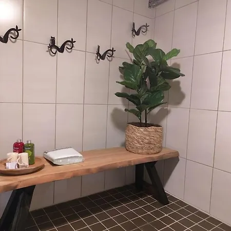 Yksityinen Kellarikerros Omalla Sisaeaenkaeynnillae, Pietarsaari Apartament Jakobstad