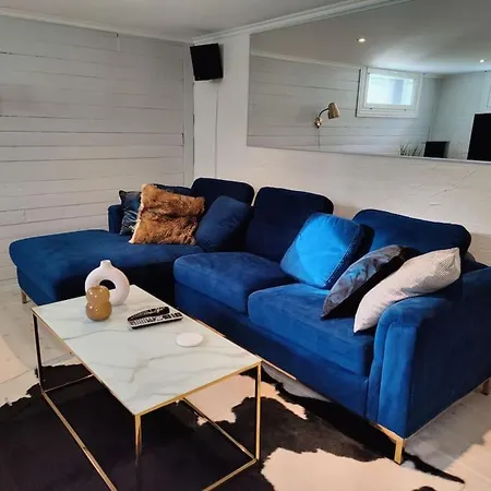 Yksityinen Kellarikerros Omalla Sisaeaenkaeynnillae, Pietarsaari